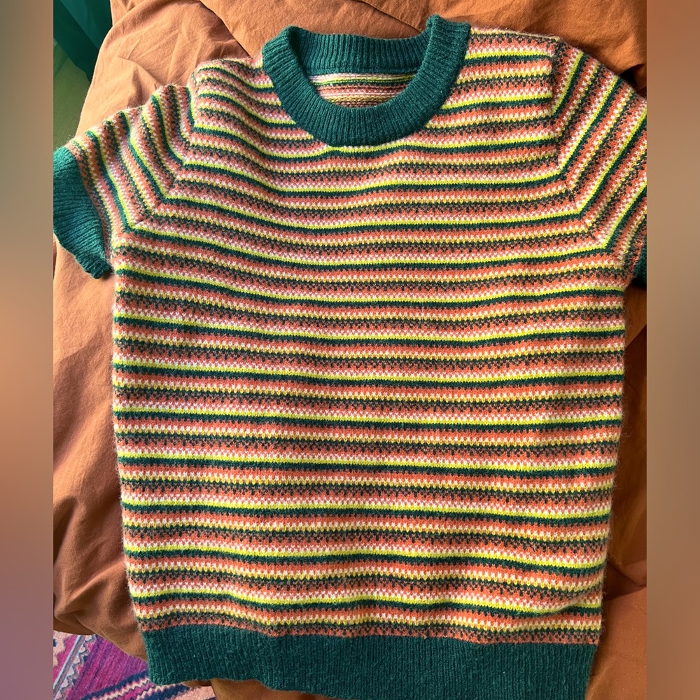 Vintage inspired short sleeved sweater size S